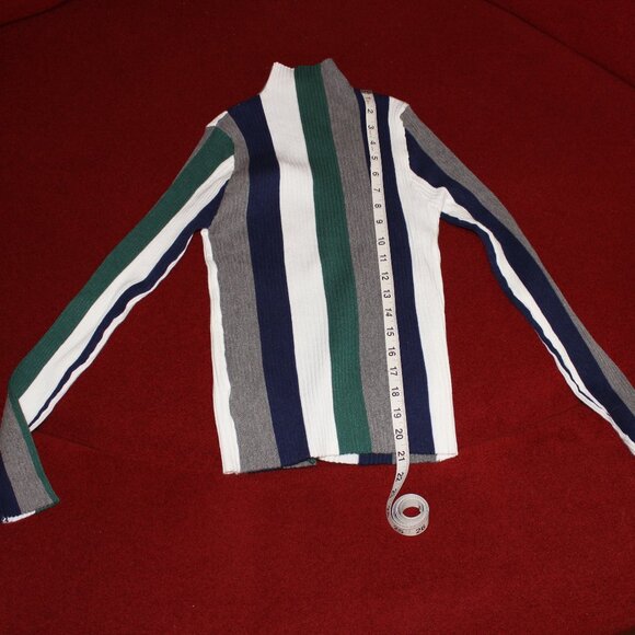 Round Neck Multi-Colored Sweater Medium - Picture 11 of 12